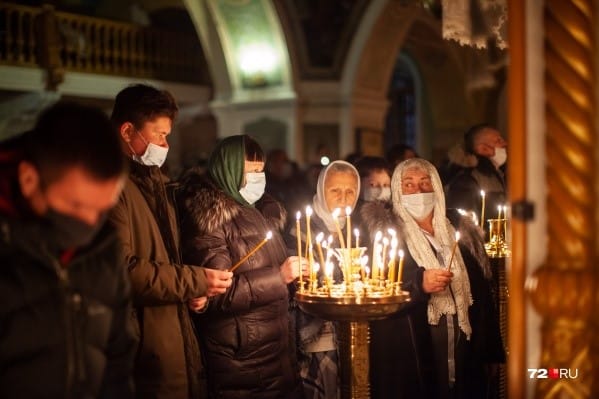 «Тюмень-онлайн»: Ночной фоторепортаж из Знаменского собора Тюмени. Фото: Ирина Шарова