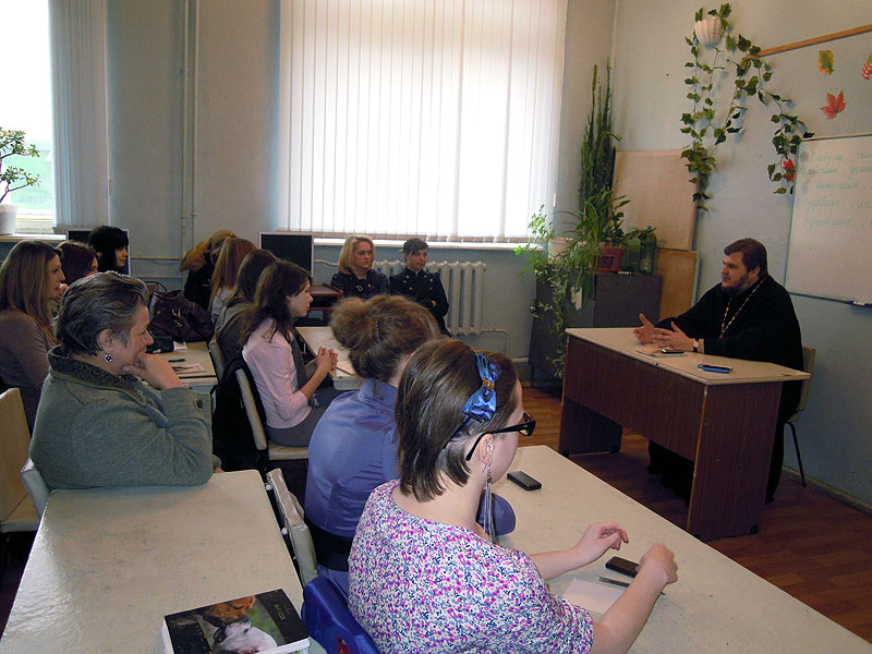 В Калужском колледже культуры состоялась встреча студентов с благочинным города Калуги