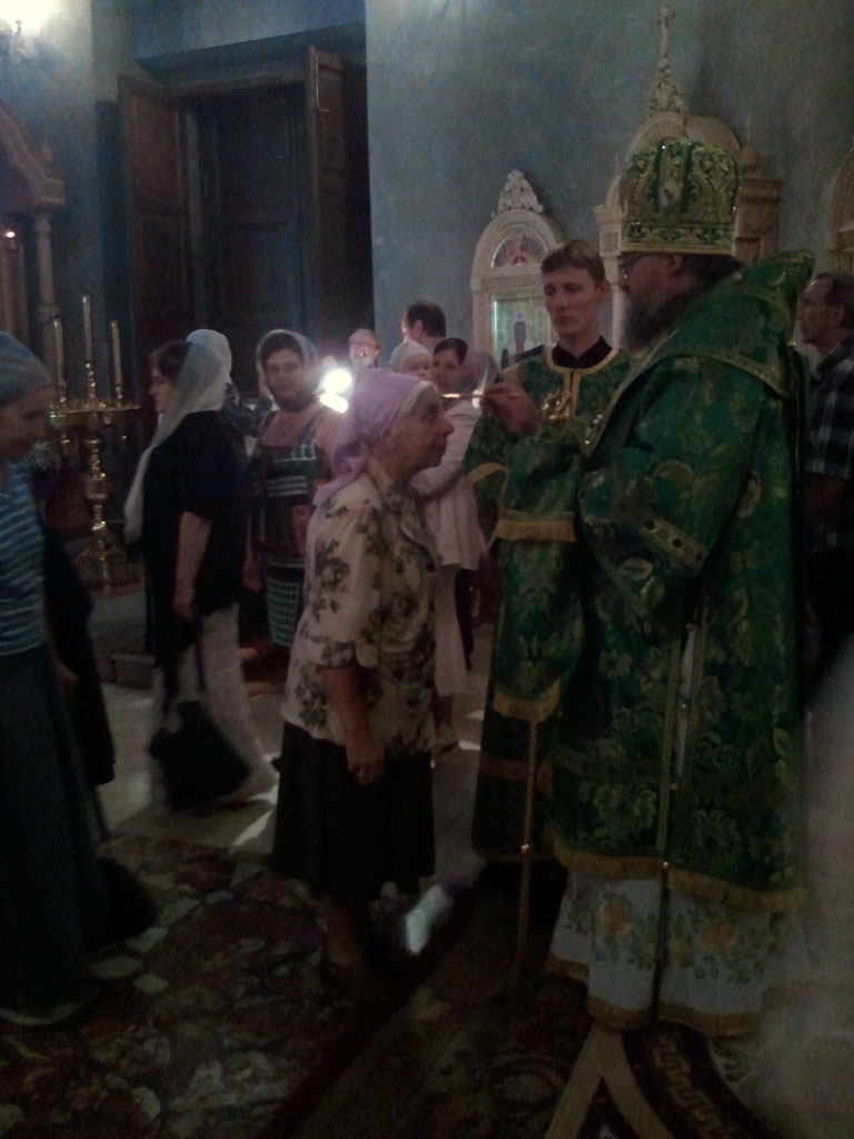 Епископ Людиновский Никита совершил всенощное бдение преподобному Сергию Радонежскому в храме святых Жен Мироносиц