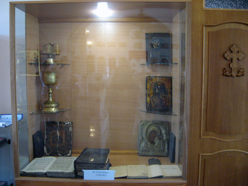 В храме преподобного Серафима Саровского в Воротынске открылась выставка церковной утвари