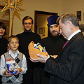 Студенты Калужской духовной семинарии поздравили губернатора Калужской области Рождественскими праздниками