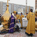 Епископ Людиновский Никита совершил чин освящения куполов и крестов для Вознесенского храма в мкр. Тайфун