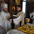 Епископ Людиновский Никита совершил Божественную литургию в Лазаревском храме города Людинова