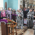 Епископ Людиновский Никита совершил чин Пассии в храме Смоленской иконы Божией Матери города Сухиничи