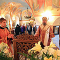Епископ Людиновский Никита совершил пасхальные вечерню и утреню в Спасо-Воротынском монастыре