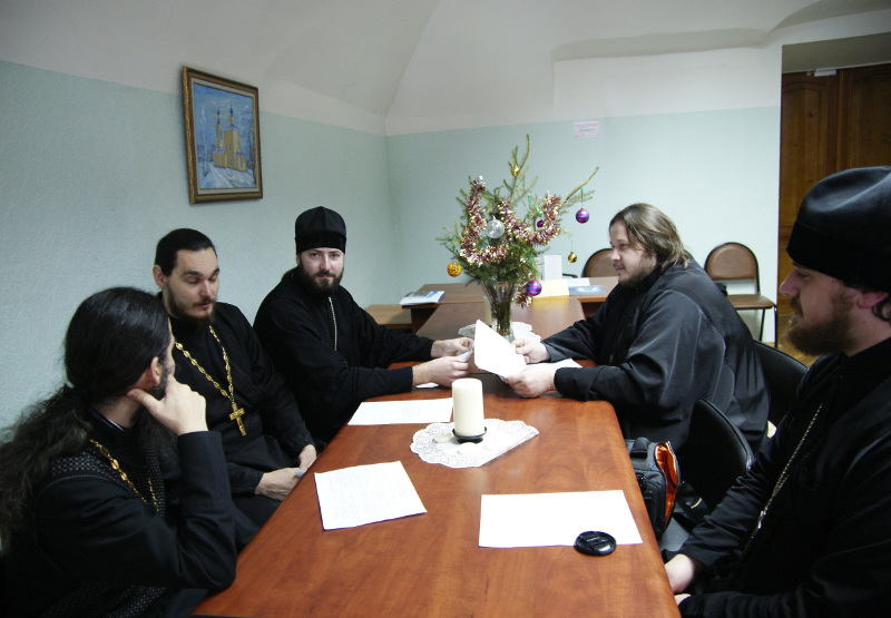 В Калужской митрополии состоялось заседание Комиссии по работе с молодежью