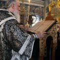 Митрополит Климент совершил утреню Великого Пятка с чтением двенадцати Страстных Евангелий в Троицком соборе