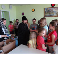 В праздник Благовещения настоятель Никитского храма посетил детей в детской городской больнице Калуги
