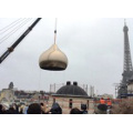 Строящийся Троицкий собор на набережной Бранли в Париже увенчан центральным куполом