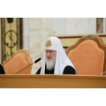Святейший Патриарх Кирилл: Пастырь должен твердо противостоять искушениям, возникающим в семейной жизни