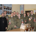 Священнослужитель Калужской епархии поздравил солдат срочной службы со Светлой Пасхой