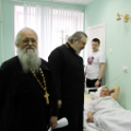 Священники Санкт-Петербургской епархии навестили в больницах пострадавших от теракта в метро