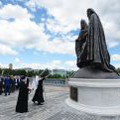 У Храма Христа Спасителя освящен памятник, посвященный 10-летию восстановления единства Русской Православной Церкви