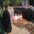 Делегация представителей Иерусалимской и Кипрской Православных Церквей посетила общину в селе Кинаховцы, храм которой захвачен раскольникамии