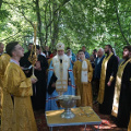 В день рождения Святейшего Патриарха Пимена освящен поклонный крест в уезде, где родился будущий патриарх