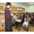 Руководитель Отдела по религиозному образованию и катехизации провел беседу со школьниками, посвященную Дню православной книги