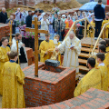 Митрополит Климент совершил освящение закладного камня в основание нового храма в честь Иверской иконы Божией Матери