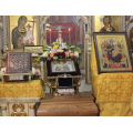 Святыни Свято-Никольского Черноостровского монастыря принесены для поклонения верующих в Никитский храм