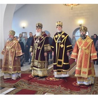 Архиереи Калужской митрополии совершили Божественную литургию в храме в честь святителя Луки Крымского в г. Киров