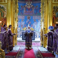 В Великий Четверг митрополит Климент совершил Литургию в Свято-Троицком кафедральном соборе