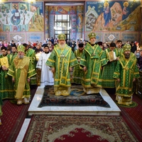 Архиереи Калужской митрополии совершили Божественную литургию в Свято – Троицком кафедральном соборе города Калуги
