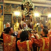 Архиерейское богослужение в канун праздника Воздвижения Креста Господня в Свято-Троицком соборе