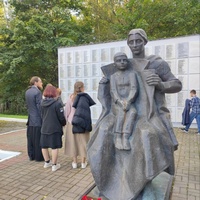 Подростки почтили память воинов по случаю 80-летия освобождения Калужской земли от немецко-фашистских захватчиков