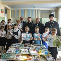 Издательский совет доставил учебную и художественную литературу в Бердянскую православную гимназию