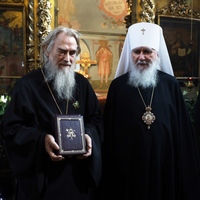 Митрополит Калужский и Боровский Климент вручил награду клирику Калужской епархии