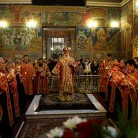 Митрополит Климент совершил вечернее богослужение в Свято-Троицком кафедральном соборе у мощей святого великомученика Георгия Победоносца