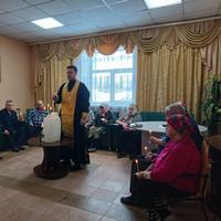 В праздник Введения во храм Пресвятой Богородицы клирик Калужской епархии посетил социальные учреждения Медынского района