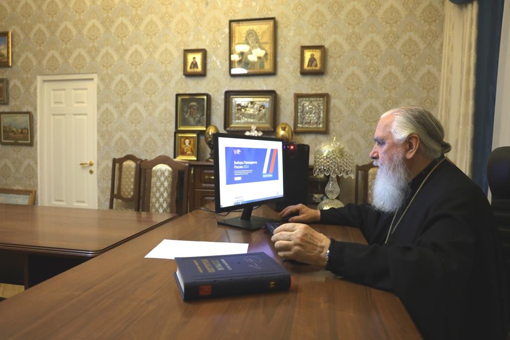Митрополит Климент проголосовал онлайн на выборах Президента РФ