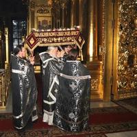 Митрополит Климент совершил утреню с чином погребения в Свято-Троицком кафедральном соборе