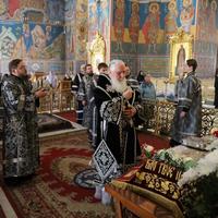 Митрополит Климент совершил вечерню с выносом Плащаницы в Свято-Троицком кафедральном соборе
