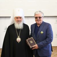 Председатель Издательского совета вручил патриаршую награду главному редактору издательства «Вече»
