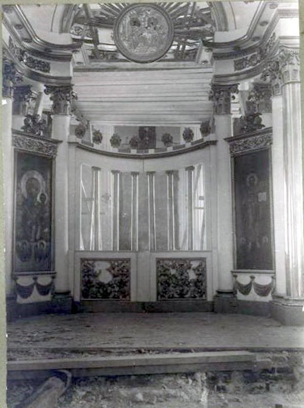 «Казаковский» иконостас Свято-Троицкого собора Калуги со следами разрушения