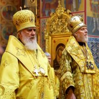 Архипастыри совершили всенощное бдение в Свято-Троицком кафедральном соборе города Калуги